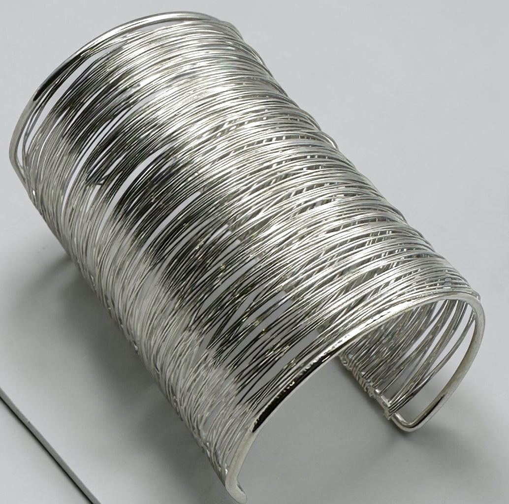 Breite Drahtarmreifen - Statement-Armbänder in Gold und Silber Fatisha Boutique