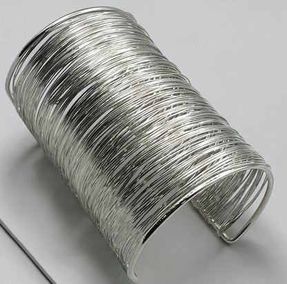 Breite Drahtarmreifen - Statement-Armbänder in Gold und Silber