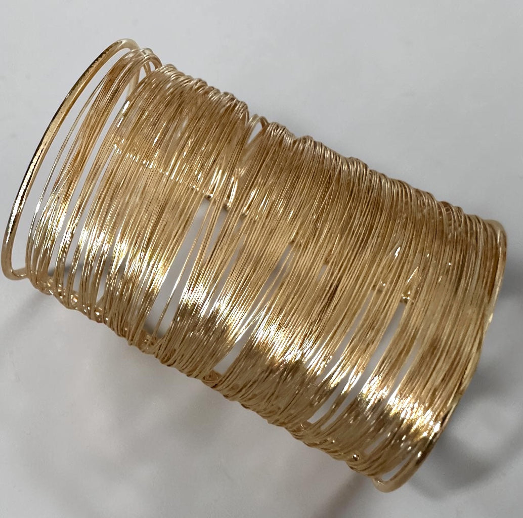 Breite Drahtarmreifen - Statement-Armbänder in Gold und Silber Fatisha Boutique
