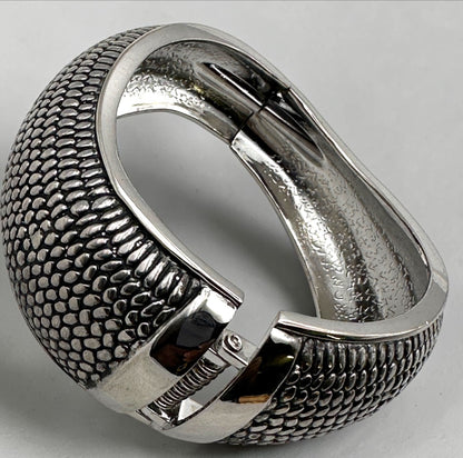 Bracelets manchettes tendance – Bracelets texturés en argent et or