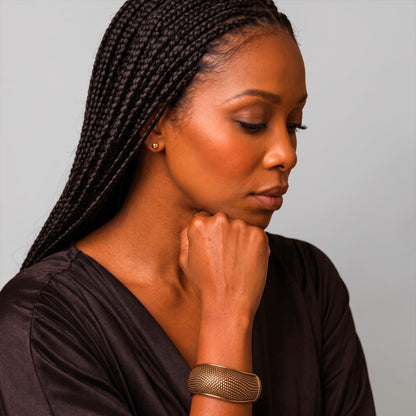 Bracelets manchettes tendance – Bracelets texturés en argent et or