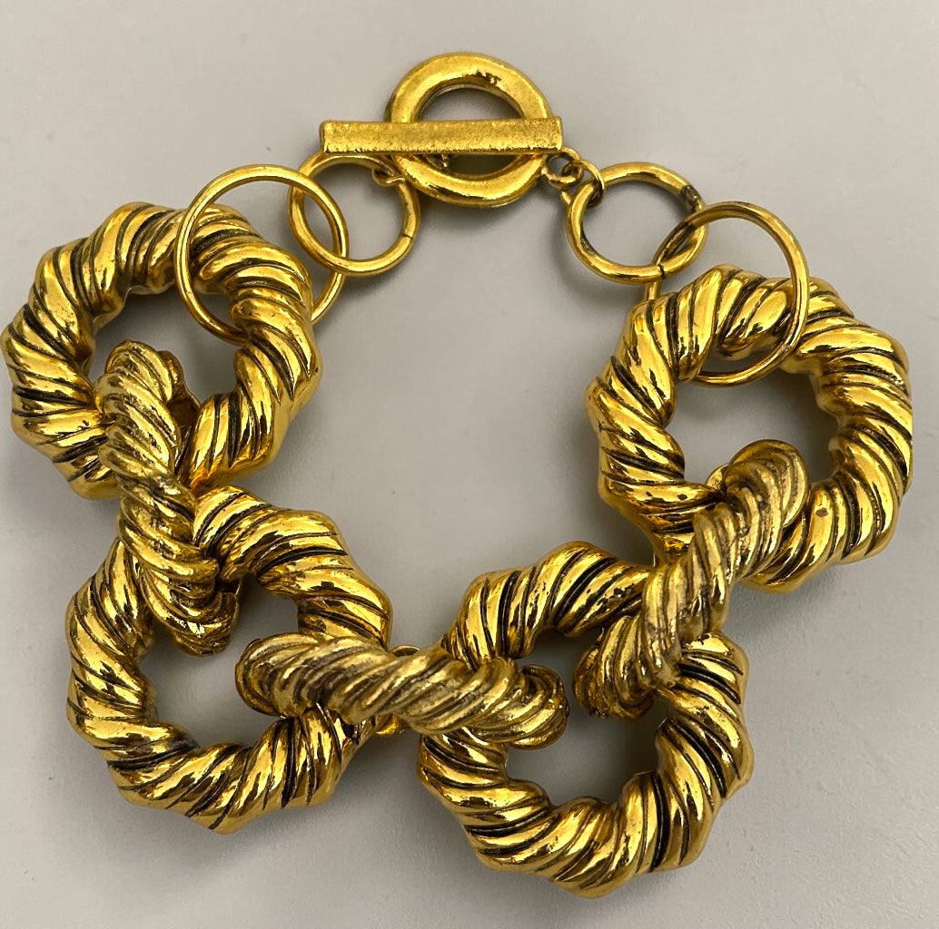 Elegante Statement-Armbänder aus vergoldetem, ineinandergreifendem Metall Fatisha Boutique