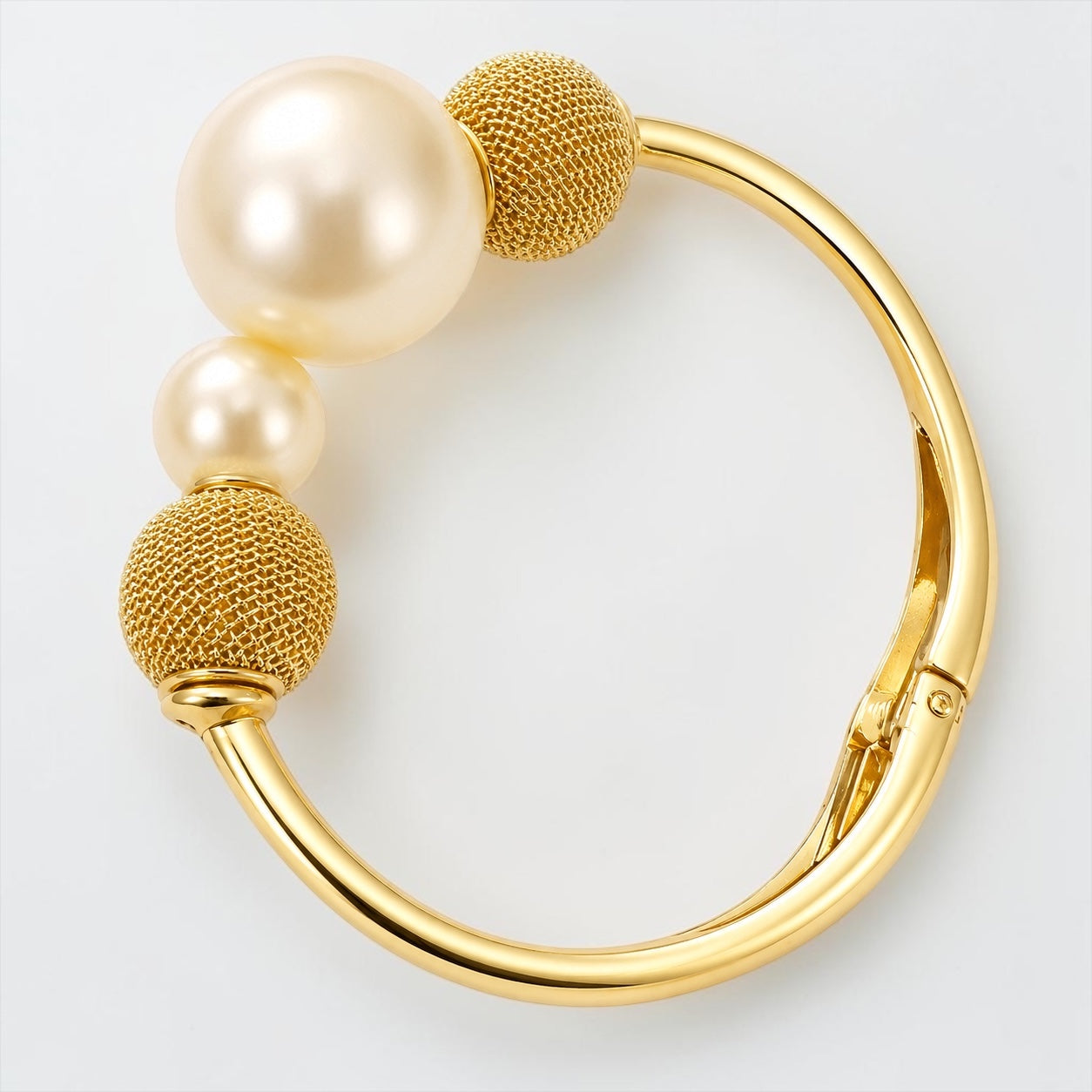 Bracelet jonc élégant en perles et mailles