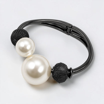 Bracelet jonc élégant en perles et mailles