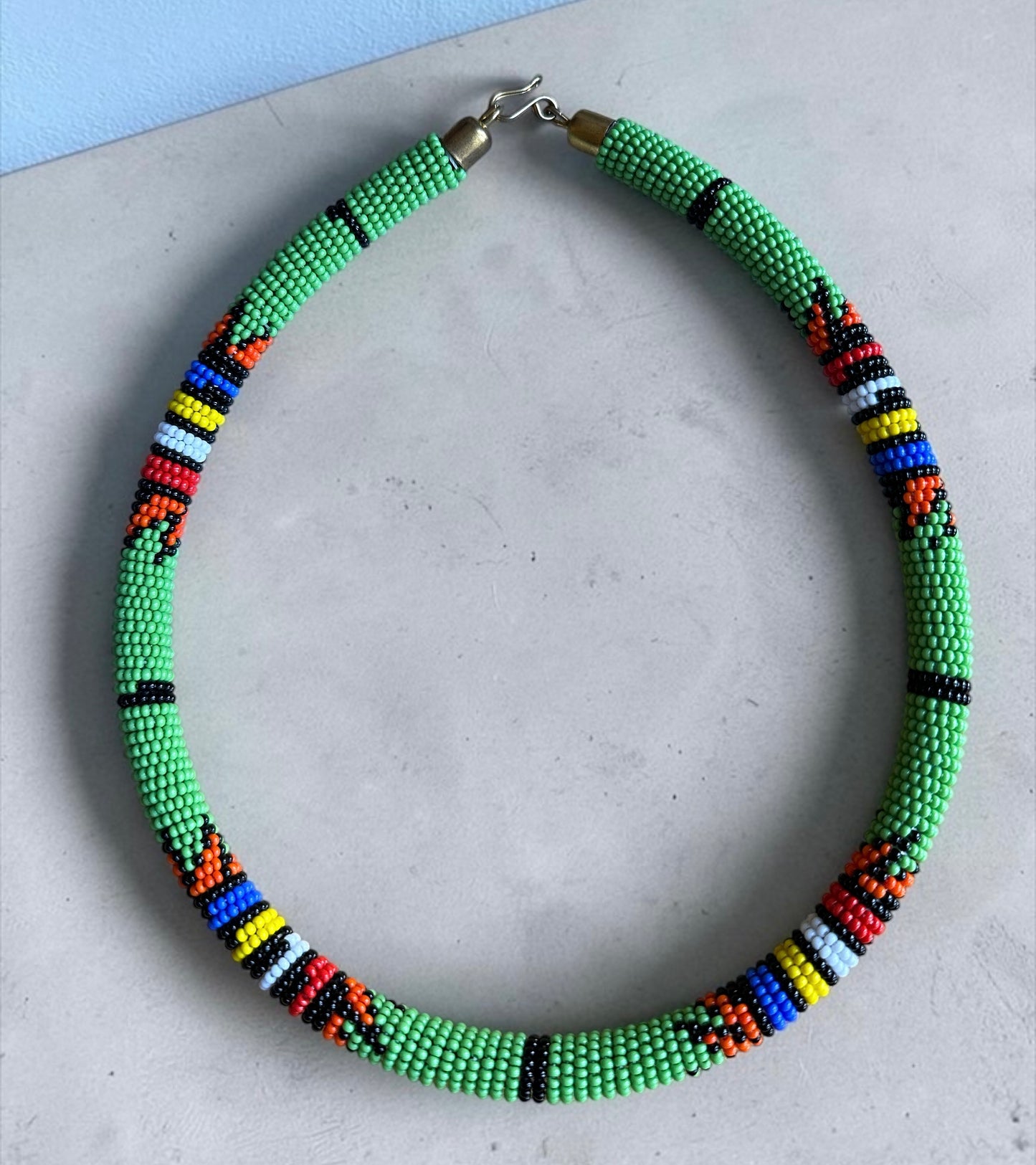 Collier Massaï Africain Authentique Perlé – Bijoux Tribaux Multicolores Faits à la Main pour Femmes Fatisha Boutique