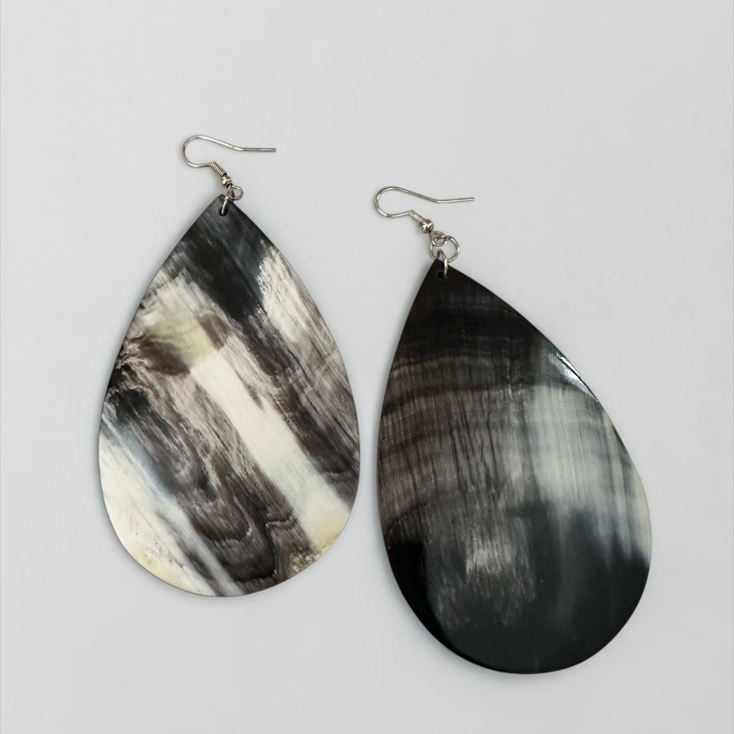 Boucles d'oreilles pendantes faites main en corne de buffle – Boucles d'oreilles ethniques naturelles Fatisha Boutique