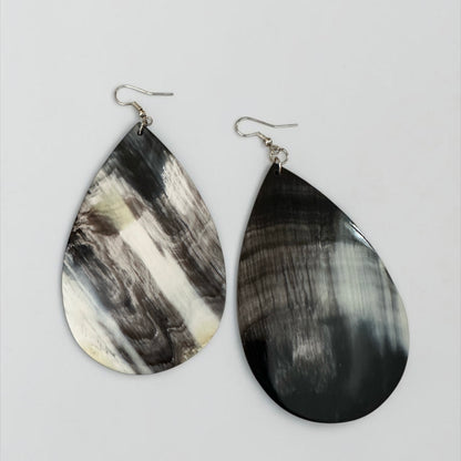 Boucles d'oreilles pendantes faites main en corne de buffle – Boucles d'oreilles ethniques naturelles