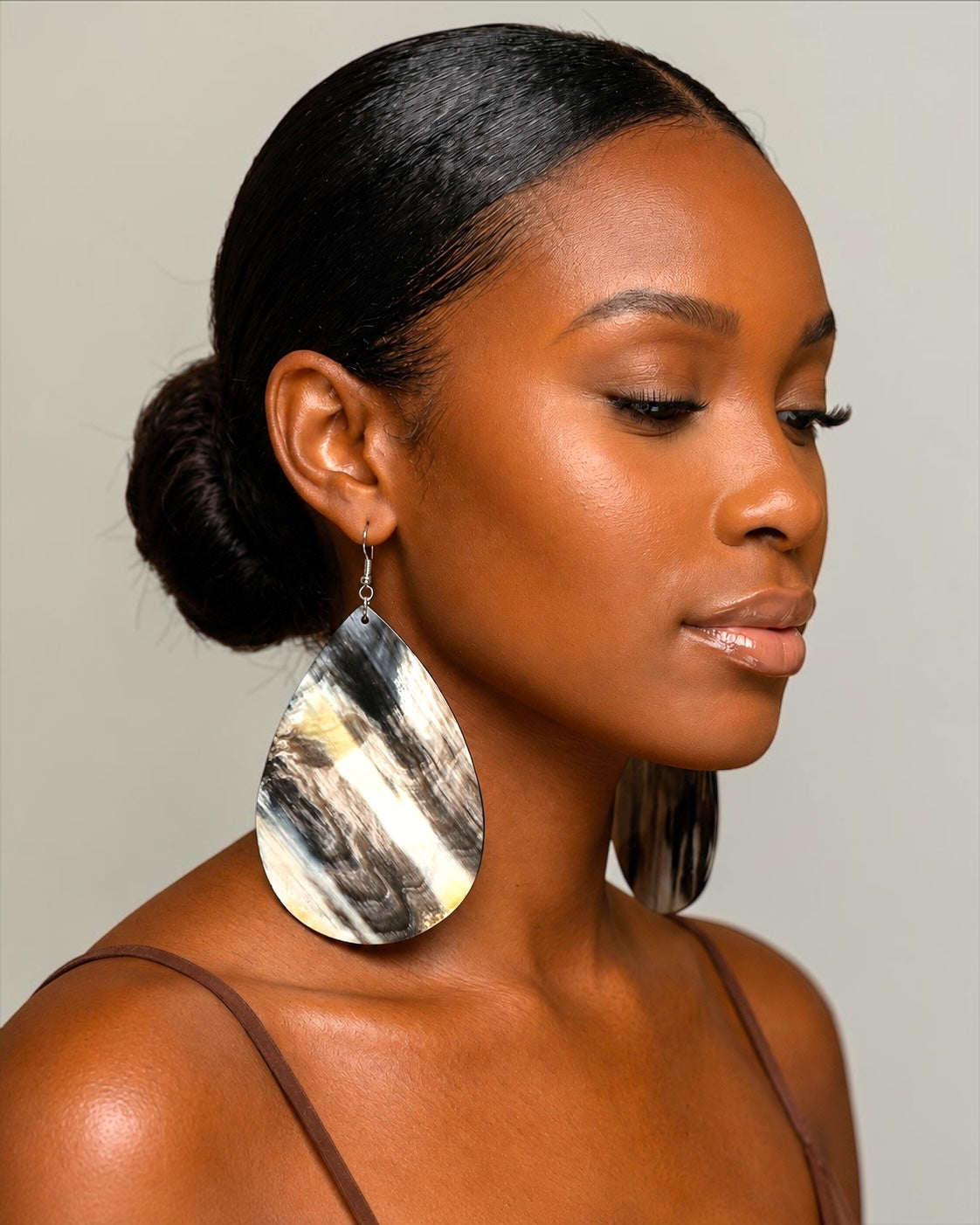 Boucles d'oreilles pendantes faites main en corne de buffle – Boucles d'oreilles ethniques naturelles Fatisha Boutique