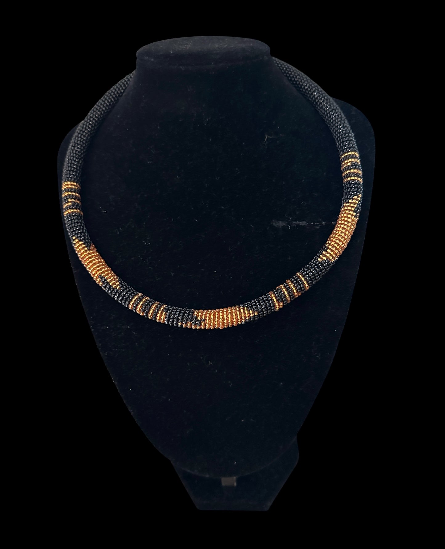Collier Zoulou Africain Fait Main – Bijoux Tribaux Perlé Noirs et Dorés Fatisha Boutique