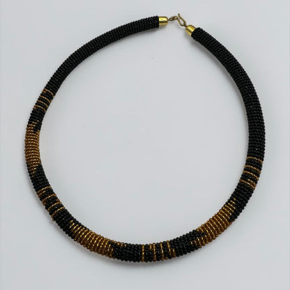 Collier Zoulou Africain Fait Main – Bijoux Tribaux Perlé Noirs et Dorés