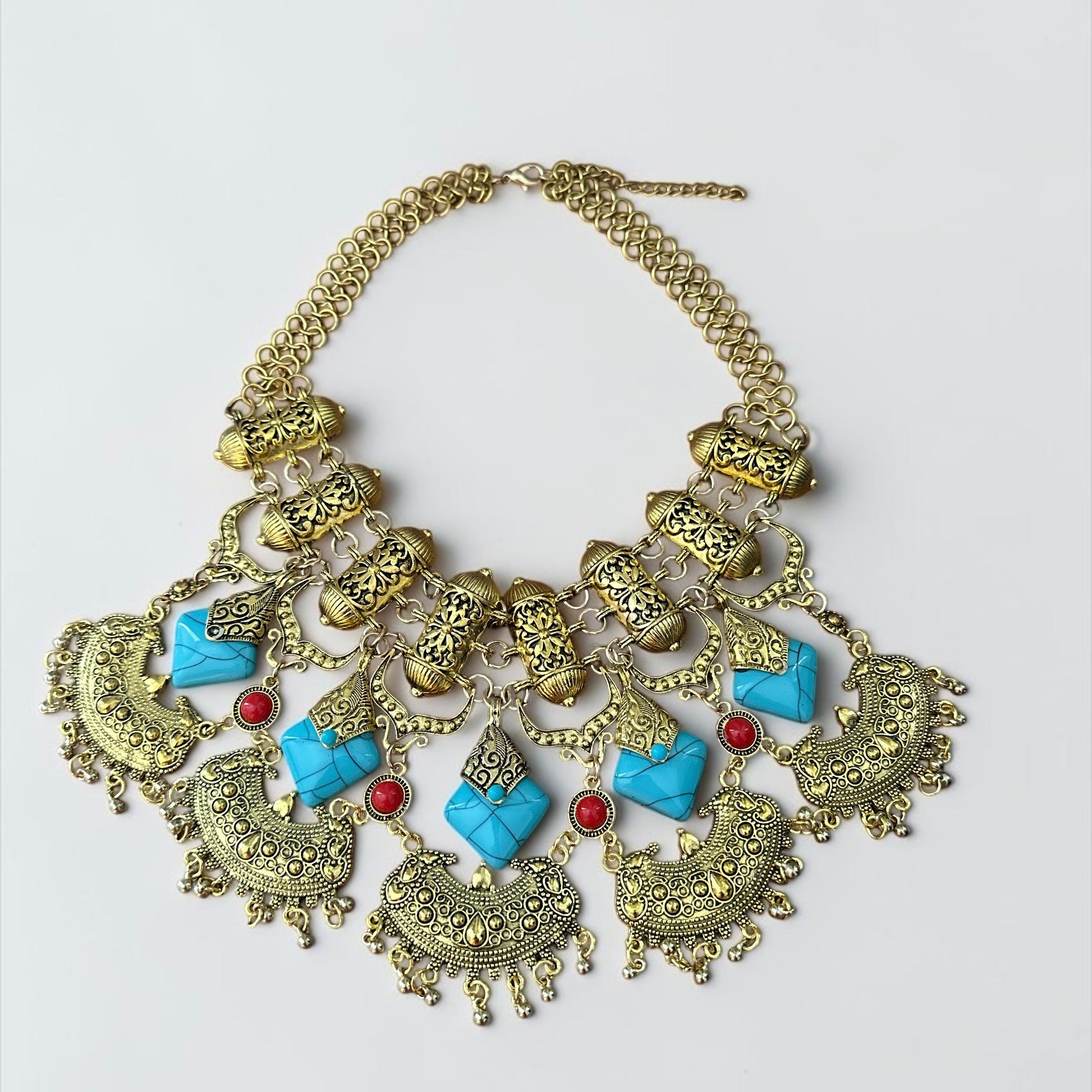 Collier plastron ethnique bohème – Pendentif tribal antique or et argent