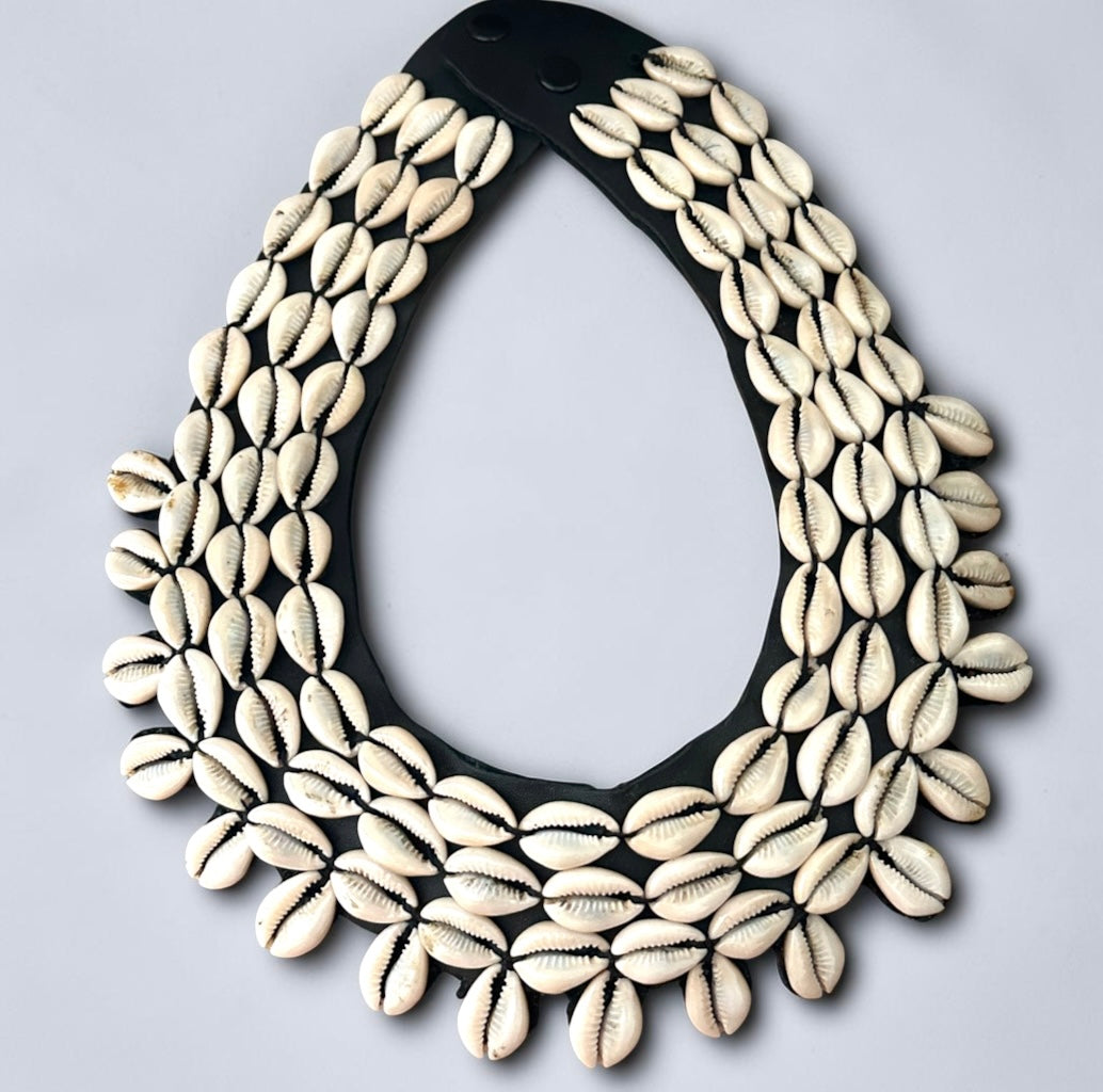 Collier ras du cou africain authentique en coquillages cauris – Pièce maîtresse tribale faite à la main Fatisha Boutique