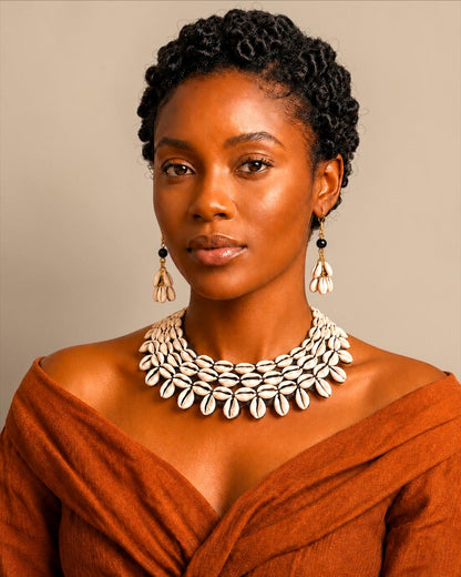 Collier ras du cou africain authentique en coquillages cauris – Pièce maîtresse tribale faite à la main