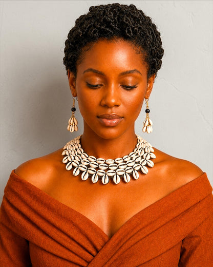 Collier ras du cou africain authentique en coquillages cauris – Pièce maîtresse tribale faite à la main