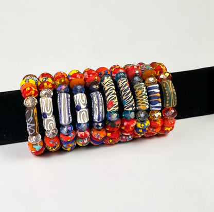 Bracelet ethnique authentique en perles Krobo multicolores et élastiques d'Afrique de l'Ouest
