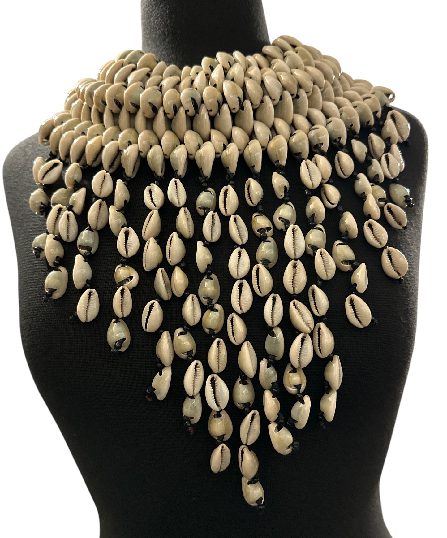 Authentische afrikanische Statement-Halskette mit ethnischen Kauri-Muscheln und Perlenquasten Fatisha Boutique