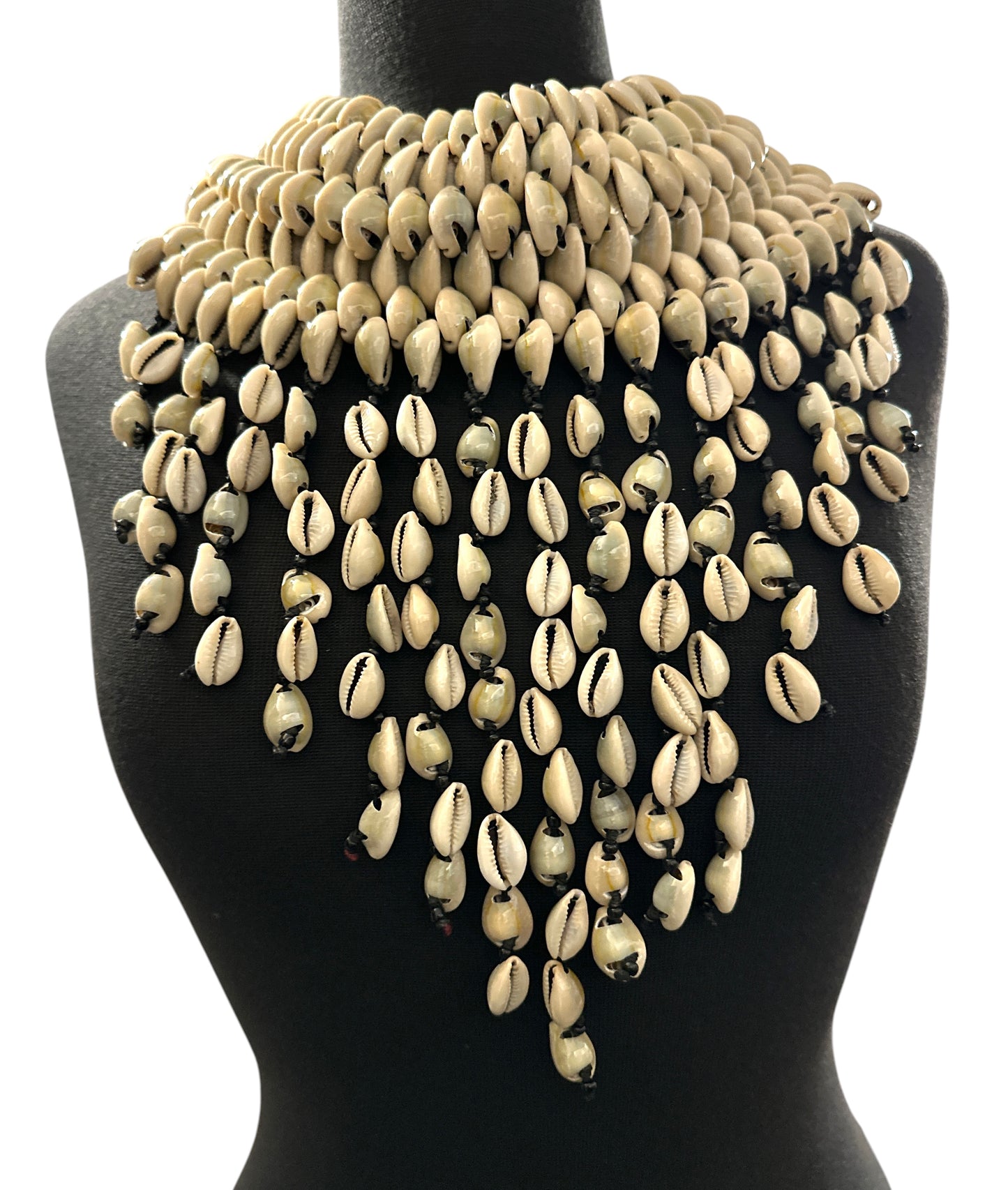 Authentische afrikanische Statement-Halskette mit ethnischen Kauri-Muscheln und Perlenquasten Fatisha Boutique
