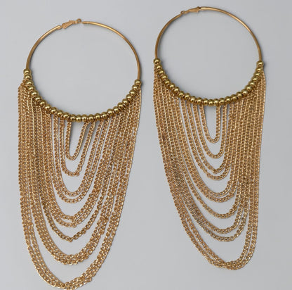 Boucles d'oreilles créoles surdimensionnées à longue chaîne et perles