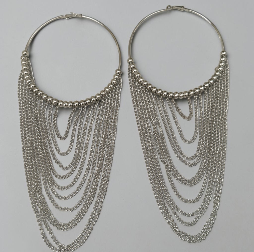 Boucles d'oreilles créoles surdimensionnées à longue chaîne et perles