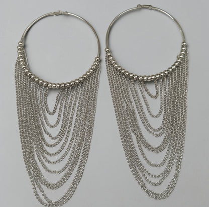 Boucles d'oreilles créoles surdimensionnées à longue chaîne et perles