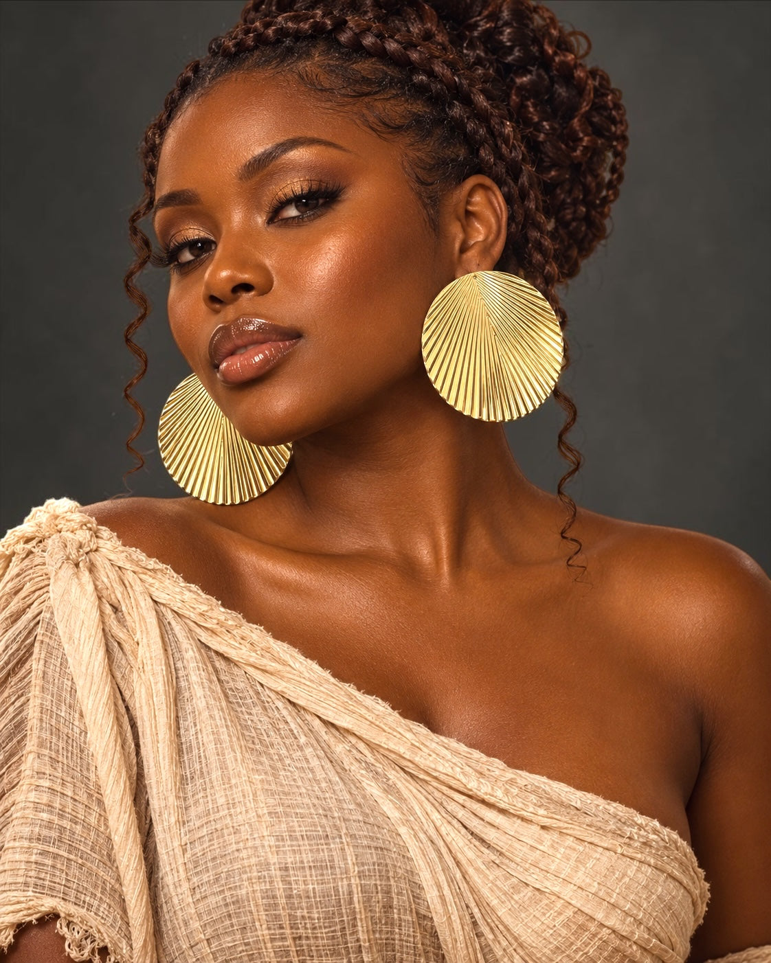 Boucles d'oreilles pendantes dorées plissées surdimensionnées – Bijou tendance texturé audacieux Fatisha Boutique