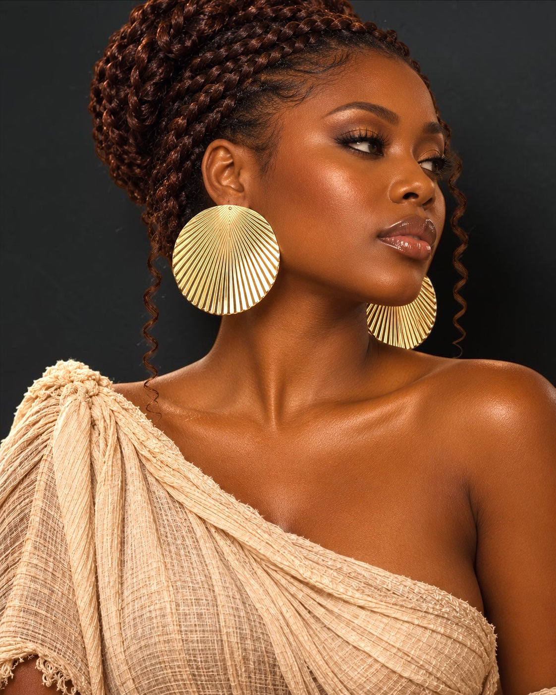 Boucles d'oreilles pendantes dorées plissées surdimensionnées – Bijou tendance texturé audacieux Fatisha Boutique