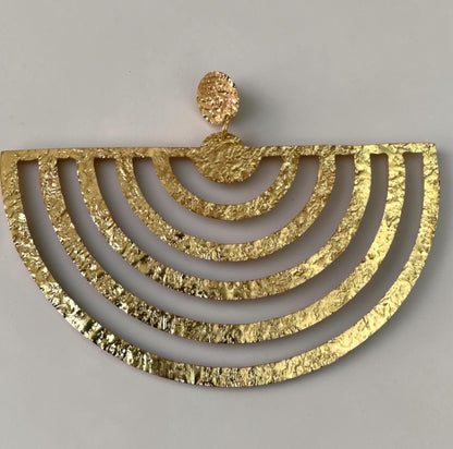 Boucles d'oreilles pendantes éventail surdimensionnées en laiton texturé – Bijoux géométriques audacieux