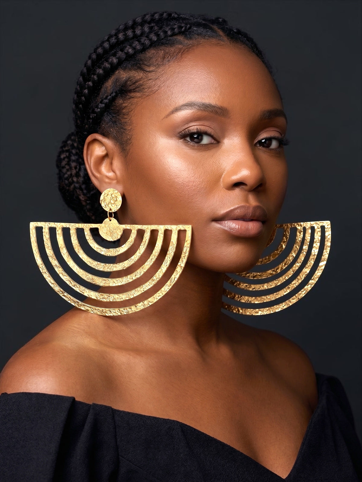 Boucles d'oreilles pendantes éventail surdimensionnées en laiton texturé – Bijoux géométriques audacieux Fatisha Boutique