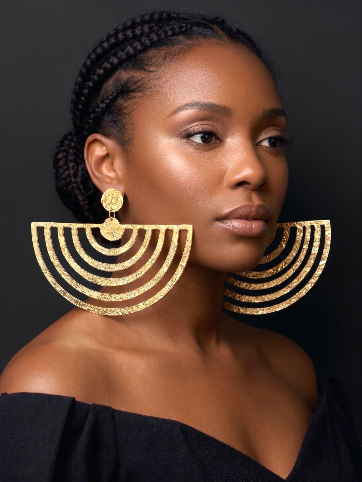 Boucles d'oreilles pendantes éventail surdimensionnées en laiton texturé – Bijoux géométriques audacieux