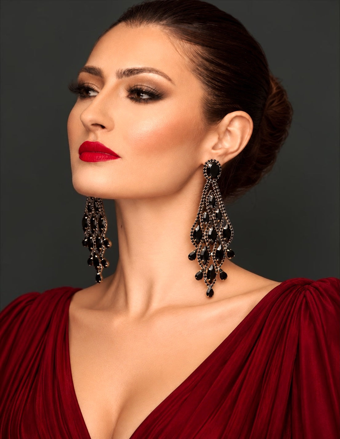Lange schwarze Ohrringe mit Quaste und Strasssteinen – glamouröser Statement-Schmuck in Tropfenform Fatisha Boutique