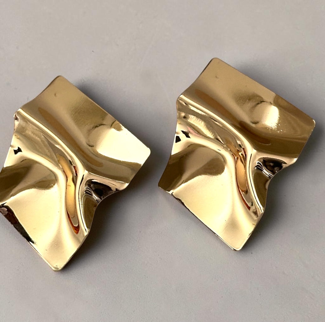 Sculptural Wavy Metal Statement Stud Earrings – Gold or Silver