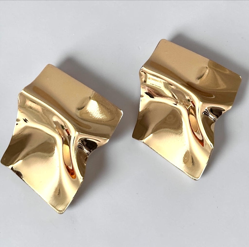 Sculptural Wavy Metal Statement Stud Earrings – Gold or Silver