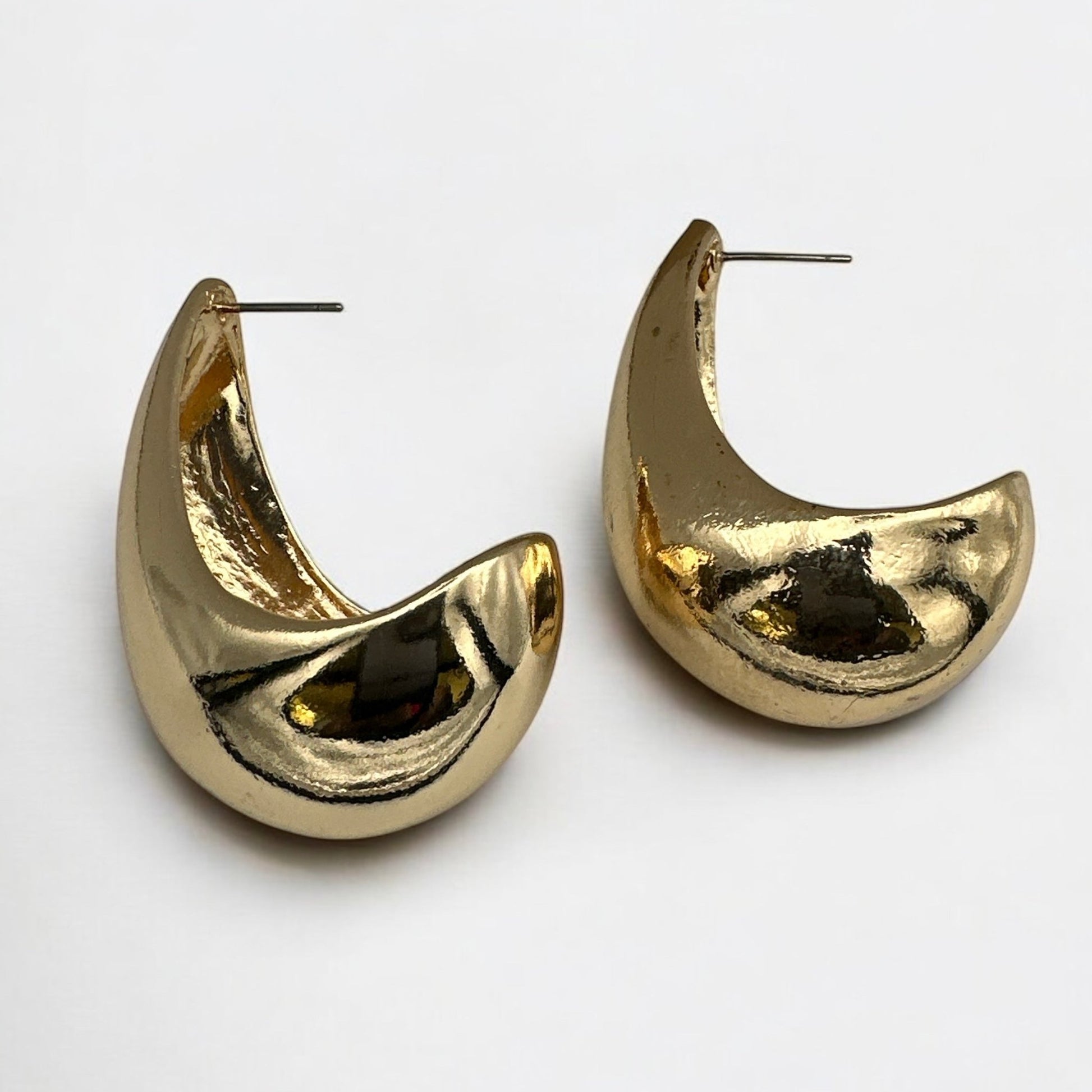 Elegant Droplet Stud Earrings – Modern Minimalist Statement Jewellery in Gold or Silver Finish - Fatisha Boutique