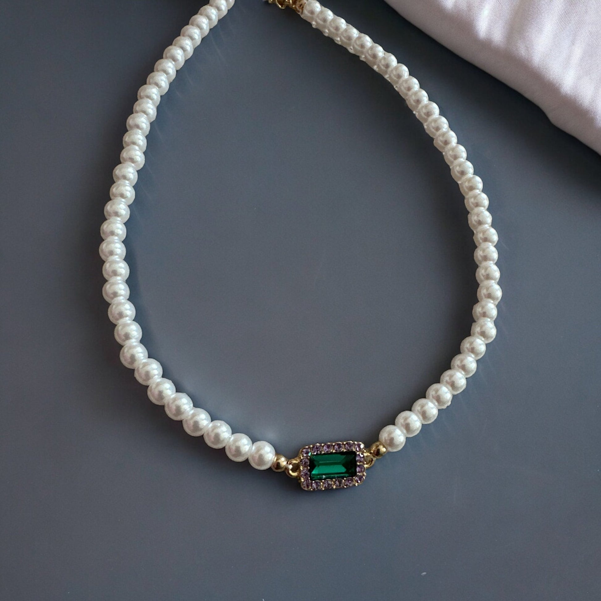 Elegant Faux Pearl Green Rhinestone Choker Necklace - Fatisha Boutique