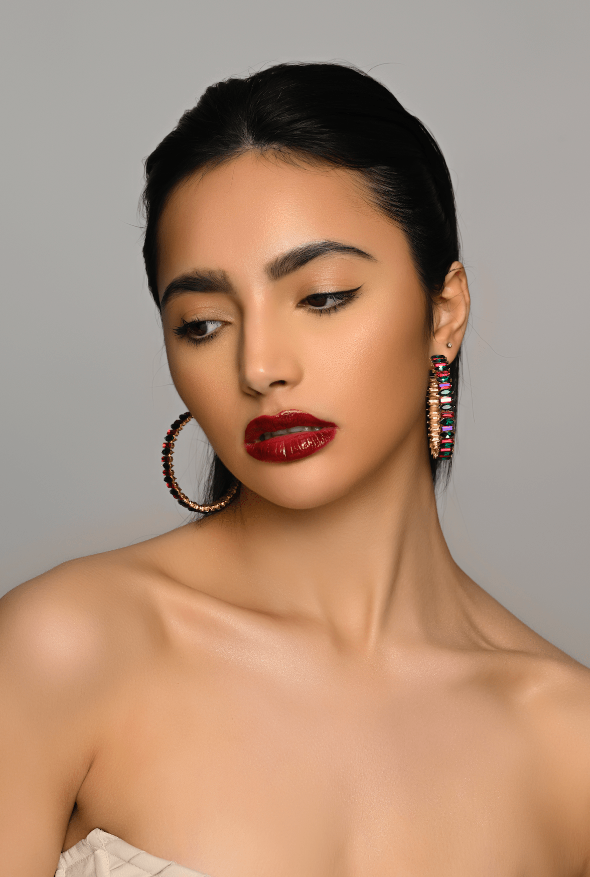 Elegant Luxury Crystal Rhinestones Medium Statement Hoop Earrings - Fatisha Boutique