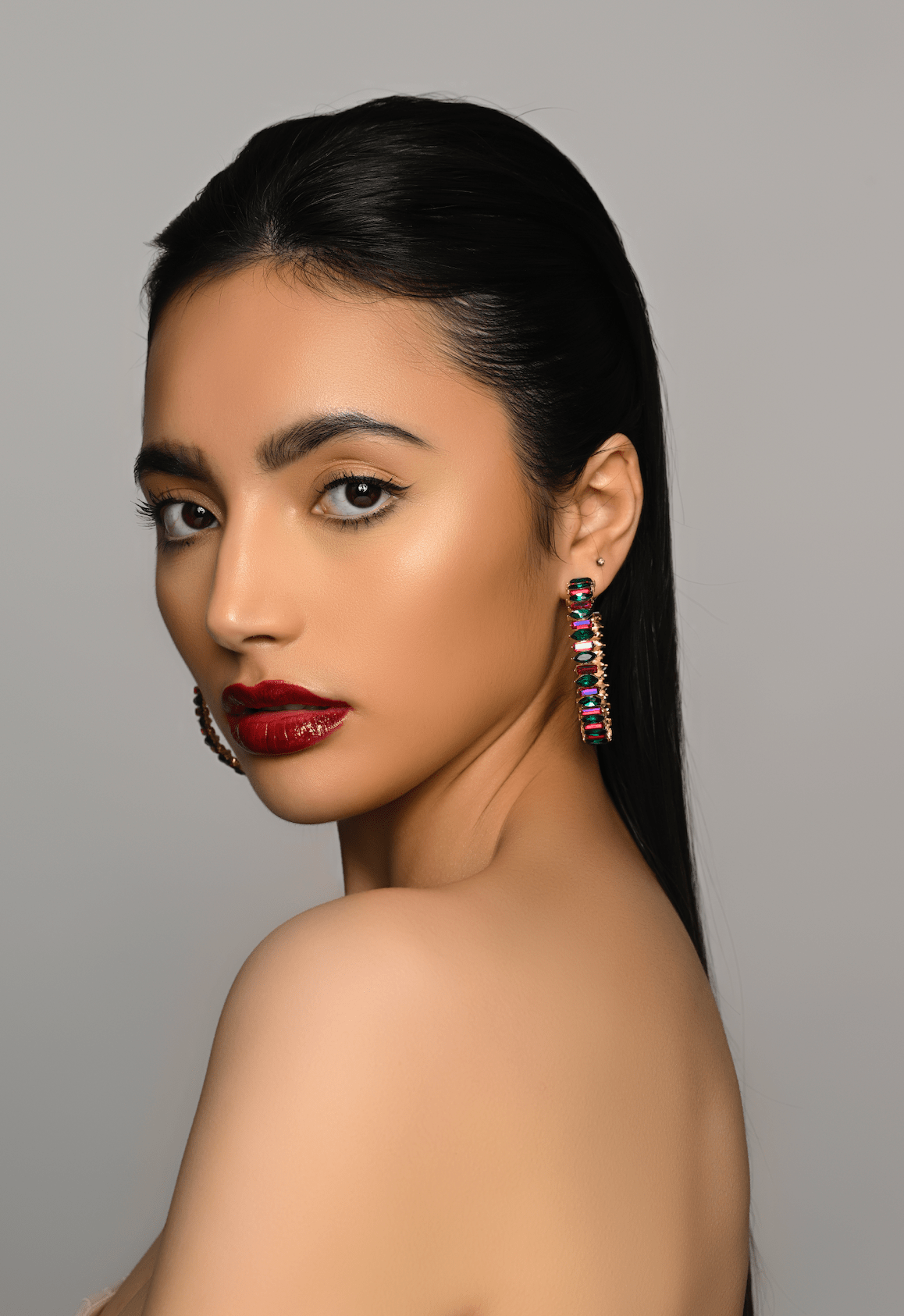 Elegant Luxury Crystal Rhinestones Medium Statement Hoop Earrings - Fatisha Boutique