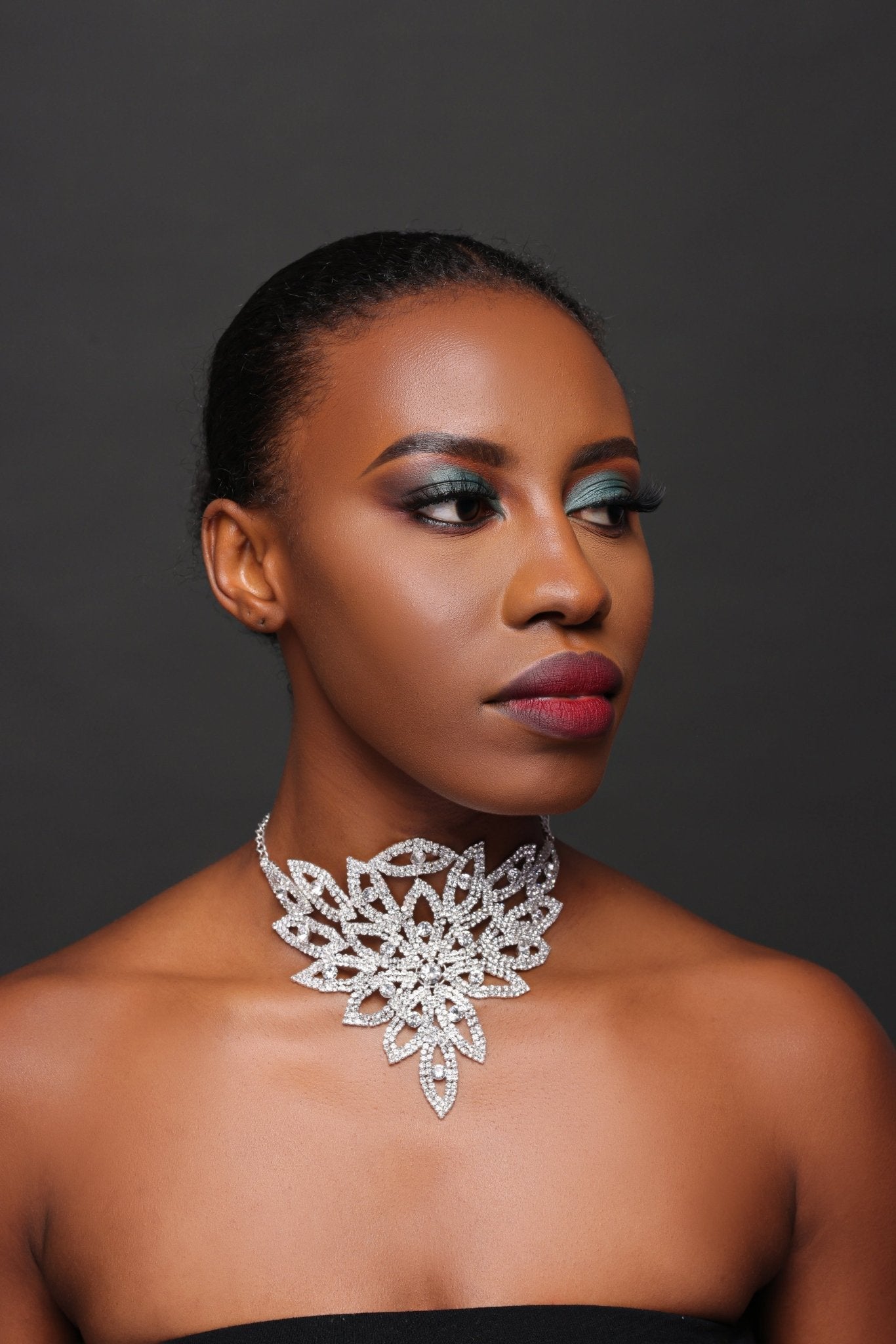 Exquisite Floral Rhinestone Choker Necklace - Fatisha Boutique