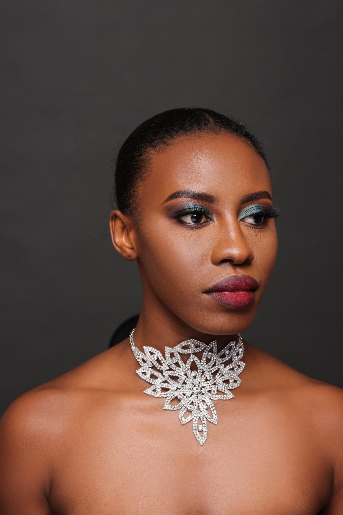 Exquisite Floral Rhinestone Choker Necklace - Fatisha Boutique