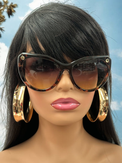 Trendy Oversized UV400 Sunglasses – Bold “V” Gold Accent - Fatisha Boutique