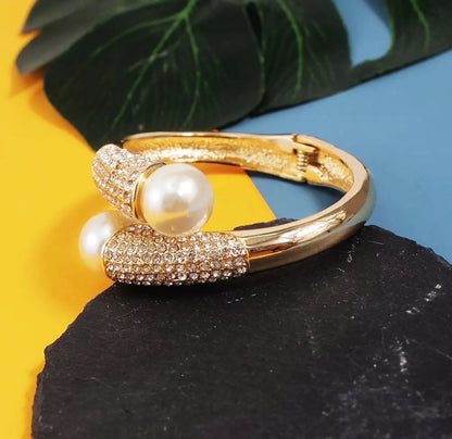 Elegant Vintage And Charming Rhinestone Pearl Stretch Bangle Bracelet