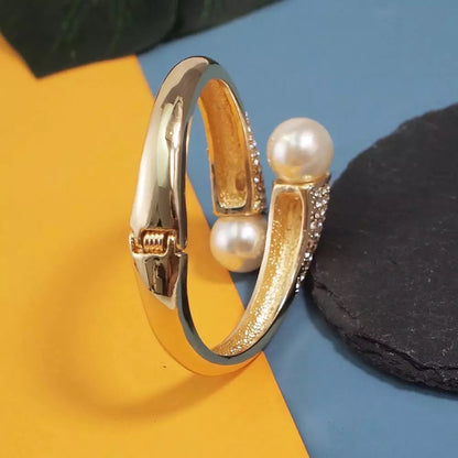 Elegant Vintage And Charming Rhinestone Pearl Stretch Bangle Bracelet