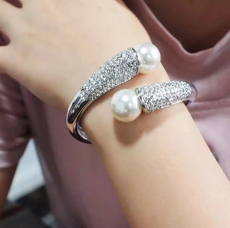 Elegant Vintage And Charming Rhinestone Pearl Stretch Bangle Bracelet