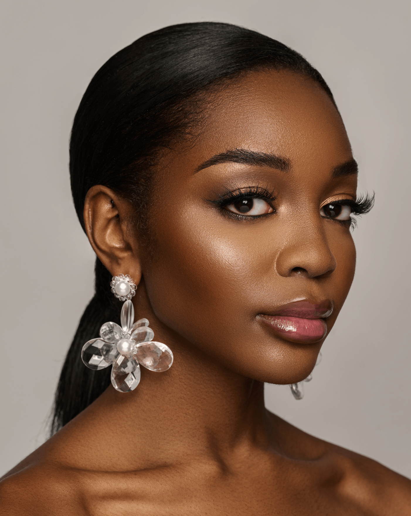 Elegant Clear Acrylic Flower Dangle Earrings – Lightweight Pearl Stud Statement Jewellery for Women - Fatisha Boutique
