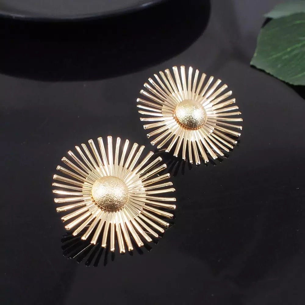 Retro Daisy Flower Metal Earrings - Fatisha Boutique