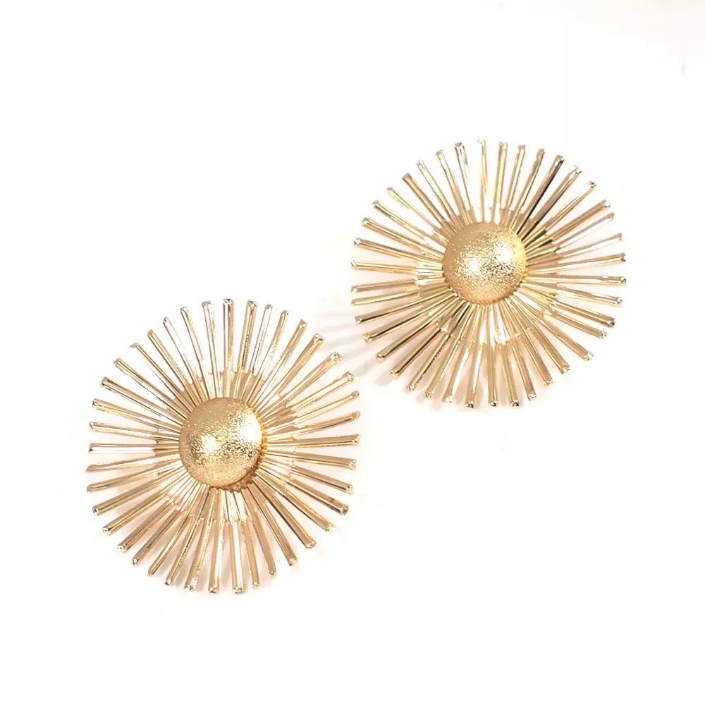 Retro Daisy Flower Metal Earrings - Fatisha Boutique