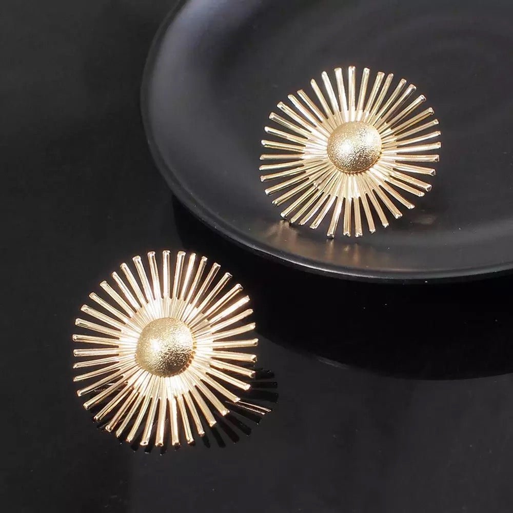 Retro Daisy Flower Metal Earrings - Fatisha Boutique