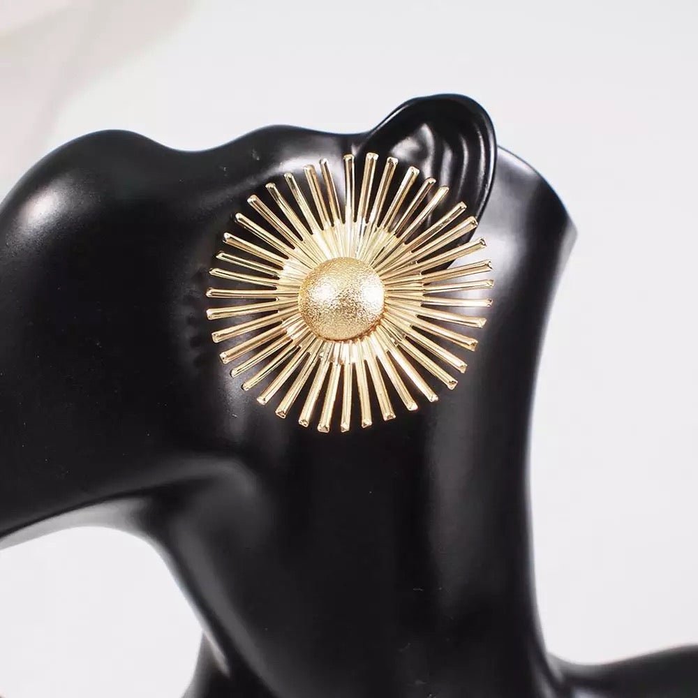 Retro Daisy Flower Metal Earrings - Fatisha Boutique
