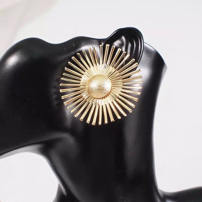 Retro Daisy Flower Metal Earrings - Fatisha Boutique